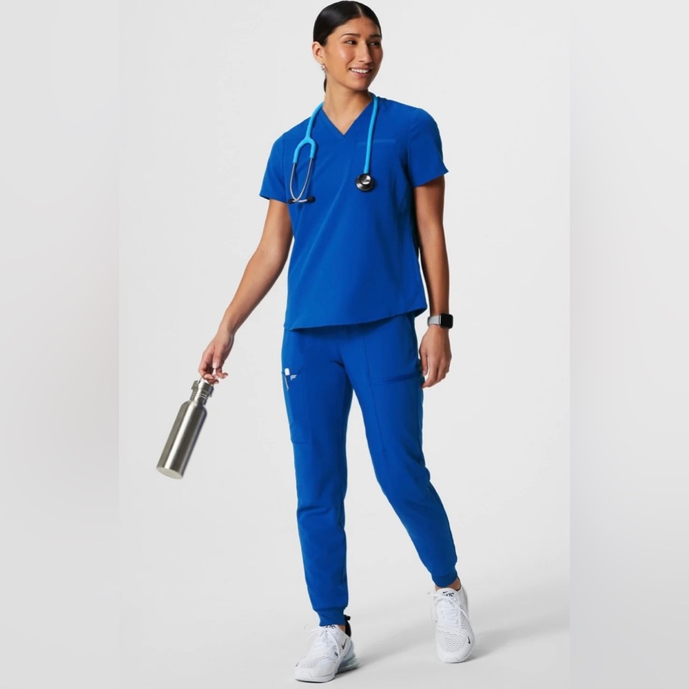 Fabletics scrub set